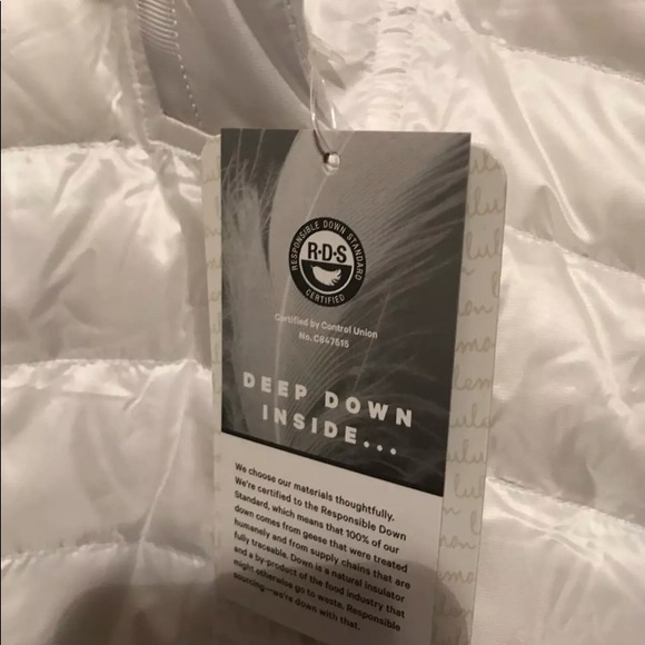 NWT WHITE LULULEMON DOWN FOR A RUN PULLOVER - - 4 - Picture 5 of 8